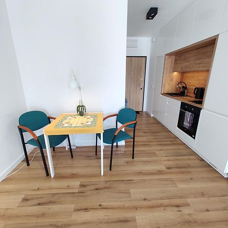 Uroczy Apartament Z Miejscem Na Auto W Garazu Apartamento Varsóvia Exterior foto