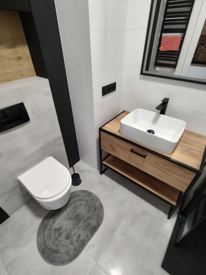 Uroczy Apartament Z Miejscem Na Auto W Garazu Apartamento Varsóvia Exterior foto