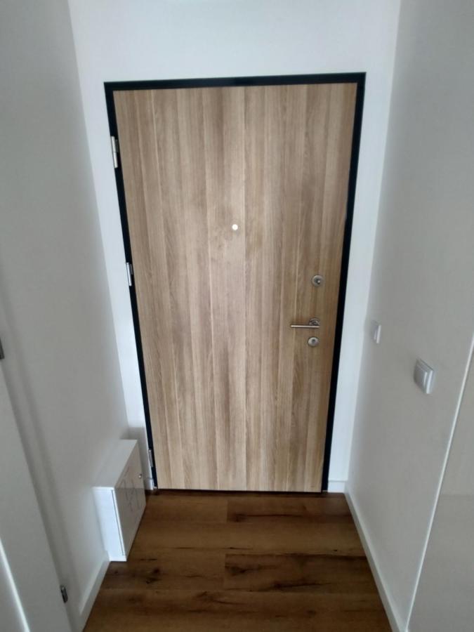 Uroczy Apartament Z Miejscem Na Auto W Garazu Apartamento Varsóvia Exterior foto