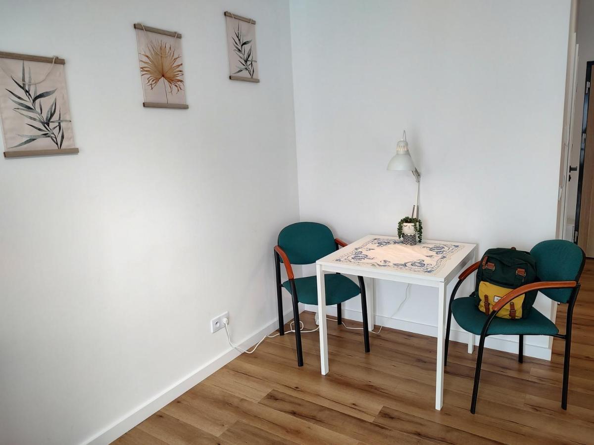 Uroczy Apartament Z Miejscem Na Auto W Garazu Apartamento Varsóvia Exterior foto